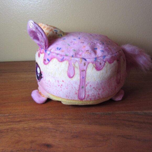 plush cookeez makery freezy cakez unicorn 2023 moose toys (W5973) - Picture 5 of 11